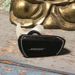Bose Headset. Right ear. Comes w/ case and charger